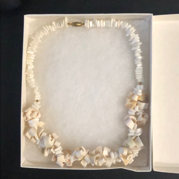 Hawaiian Shell Necklace White 8” NWOT - Picture 2 of 3